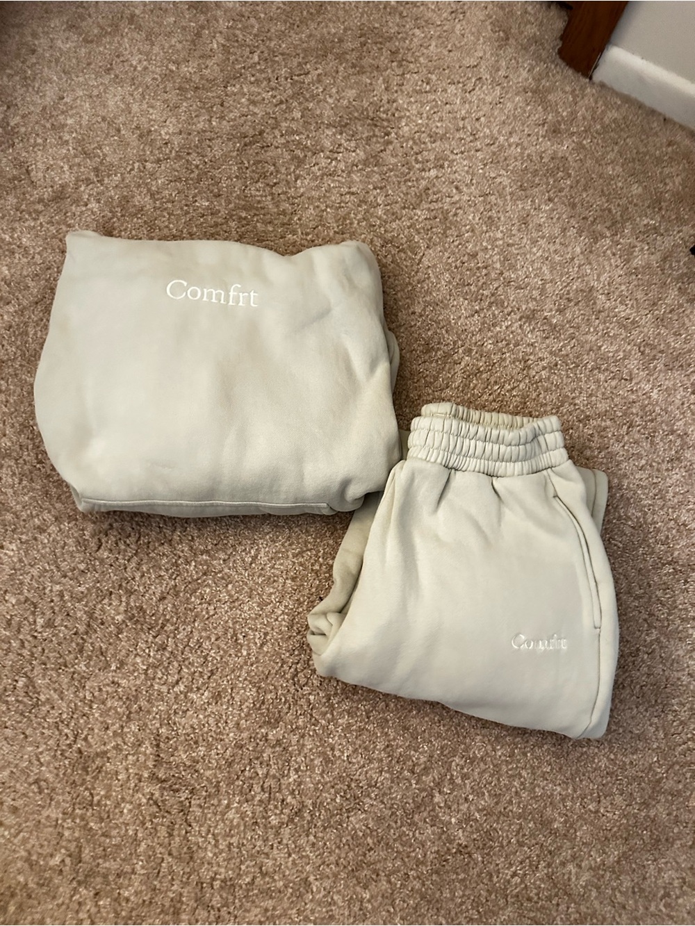 Like New Light Mint/Sage Comfrt Set